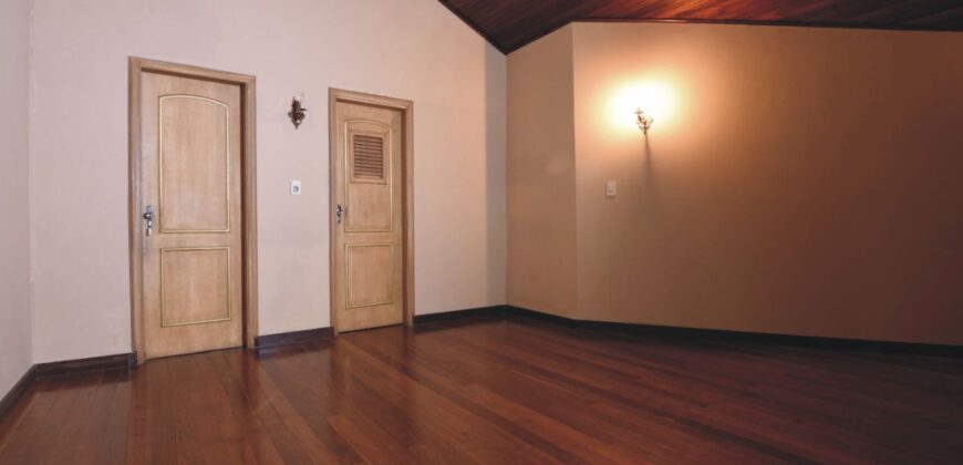 0811 RESIDENCIA EN BARRIO MARISCAL LÓPEZ