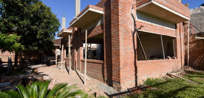 0100 CASA EN BARRIO REPUBLICANO, ZONA UCA