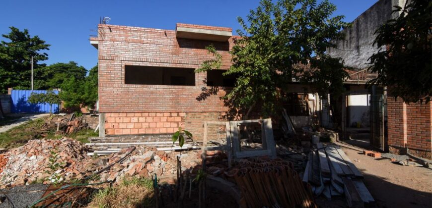 0100 CASA EN BARRIO REPUBLICANO, ZONA UCA