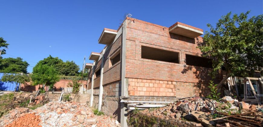 0100 CASA EN BARRIO REPUBLICANO, ZONA UCA