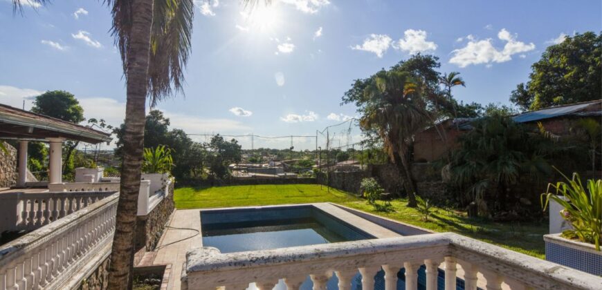 0100 CASA EN BARRIO REPUBLICANO, ZONA UCA