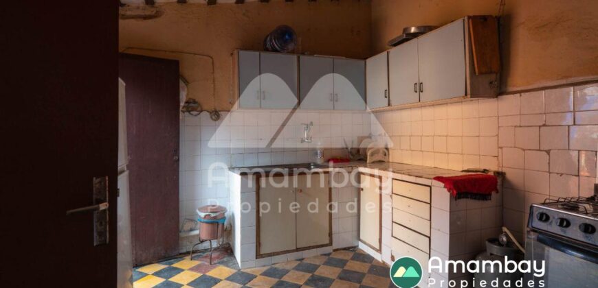 0893 CASA EN Bo. DR. GASPAR RODRÍGUEZ DE FRANCIA, ZONA NUEVAS OFICINAS DEL GOBIERNO