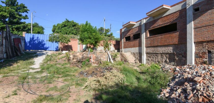 0100 CASA EN BARRIO REPUBLICANO, ZONA UCA