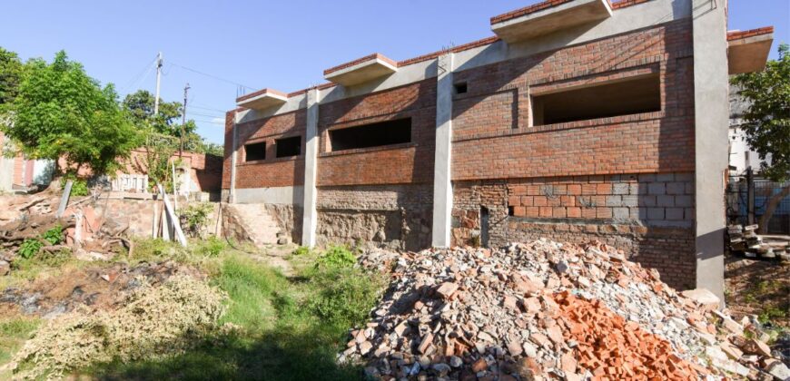0100 CASA EN BARRIO REPUBLICANO, ZONA UCA