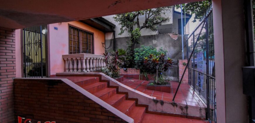 0893 CASA EN Bo. DR. GASPAR RODRÍGUEZ DE FRANCIA, ZONA NUEVAS OFICINAS DEL GOBIERNO