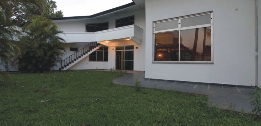 0811 RESIDENCIA EN BARRIO MARISCAL LÓPEZ