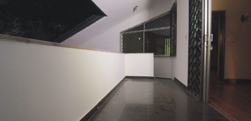 0811 RESIDENCIA EN BARRIO MARISCAL LÓPEZ