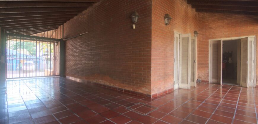 0051 CASA PARA RESTAURACIÓN, ZONA COLEGIO CRISTO REY