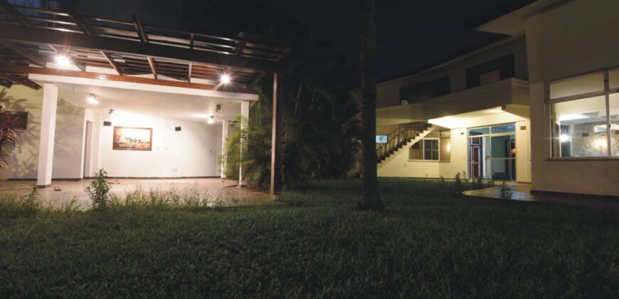 0811 RESIDENCIA EN BARRIO MARISCAL LÓPEZ