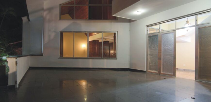 0811 RESIDENCIA EN BARRIO MARISCAL LÓPEZ