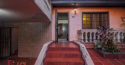 0893 CASA EN Bo. DR. GASPAR RODRÍGUEZ DE FRANCIA, ZONA NUEVAS OFICINAS DEL GOBIERNO