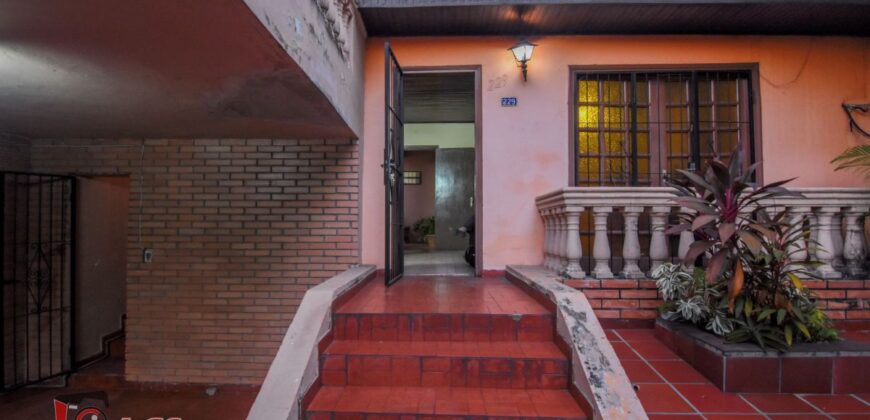 0893 CASA EN Bo. DR. GASPAR RODRÍGUEZ DE FRANCIA, ZONA NUEVAS OFICINAS DEL GOBIERNO
