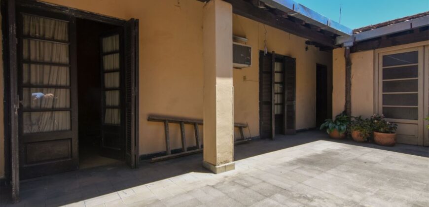 0076 CASA EN BARRIO PETTIROSSI