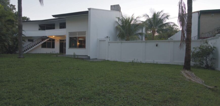 0811 RESIDENCIA EN BARRIO MARISCAL LÓPEZ