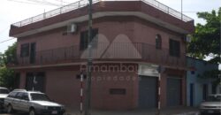 0490 CASA CON SALONES EN BARRIO BERNARDINO CABALLERO, ZONA AVDA. GENERAL SANTOS