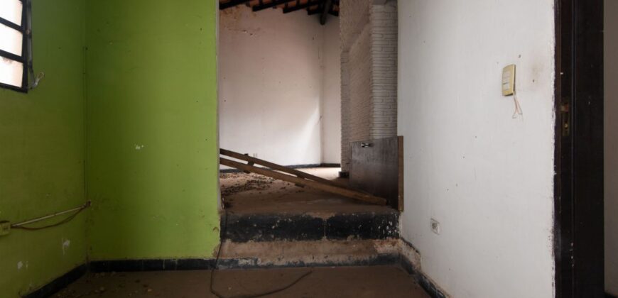 0105 CASA EN LAMBARE, ZONA AVDA. BRUNO GUGGIARI