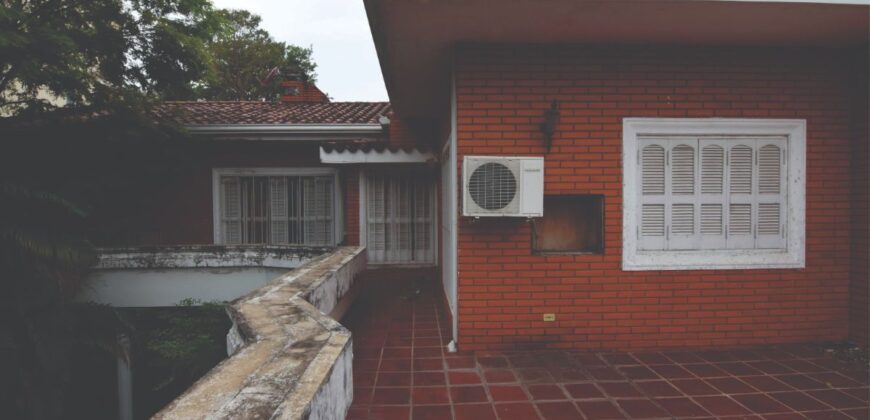 0788 CASA EN BARRIO MARISCAL LÓPEZ (PARA RESTAURACIÓN)