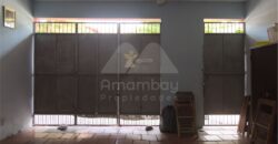 0490 CASA CON SALONES EN BARRIO BERNARDINO CABALLERO, ZONA AVDA. GENERAL SANTOS