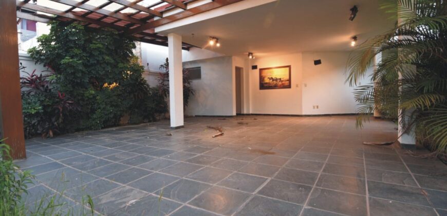 0811 RESIDENCIA EN BARRIO MARISCAL LÓPEZ