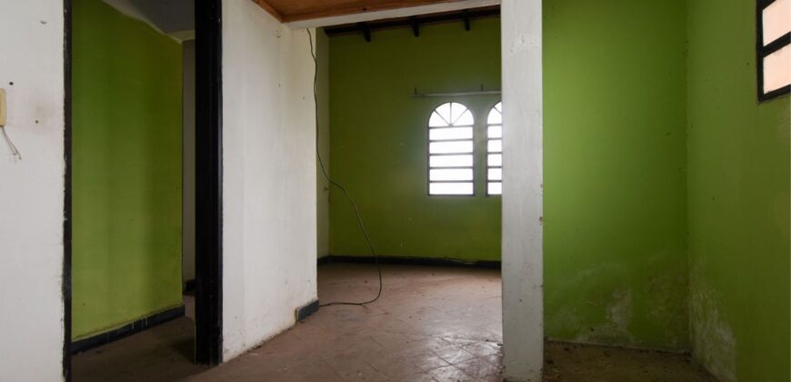 0105 CASA EN LAMBARE, ZONA AVDA. BRUNO GUGGIARI