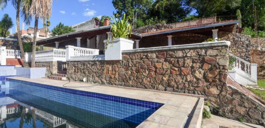 0100 CASA EN BARRIO REPUBLICANO, ZONA UCA
