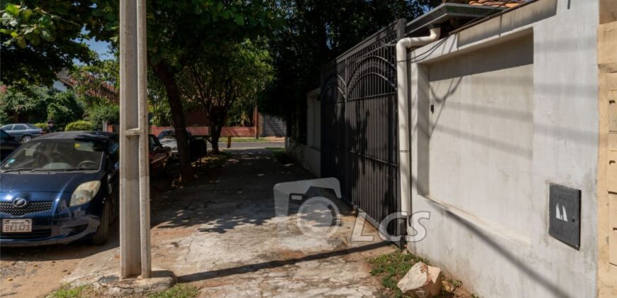 0145 CASA EN BARRIO MBURUCUYA, ZONA AVDA. SANTÍSIMA TRINIDAD