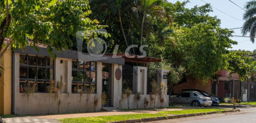 0145 CASA EN BARRIO MBURUCUYA, ZONA AVDA. SANTÍSIMA TRINIDAD