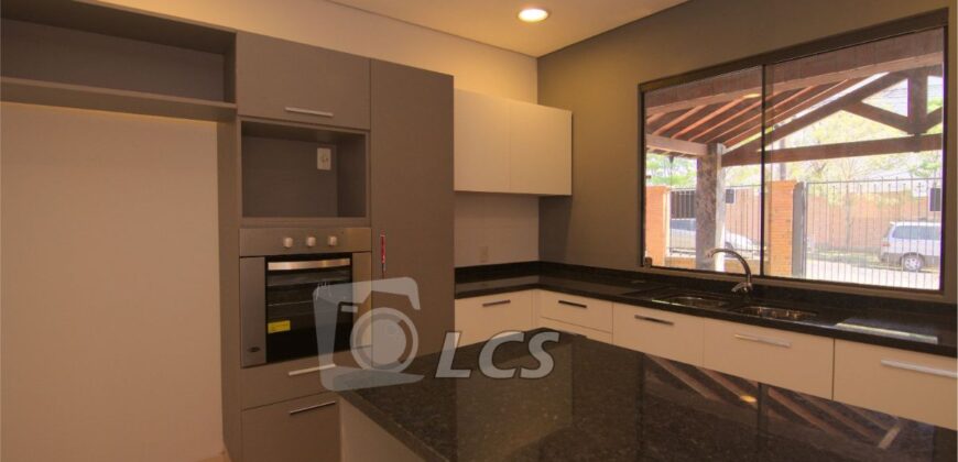 0764 RESIDENCIA A ESTRENAR, BARRIO MBOCAYATY