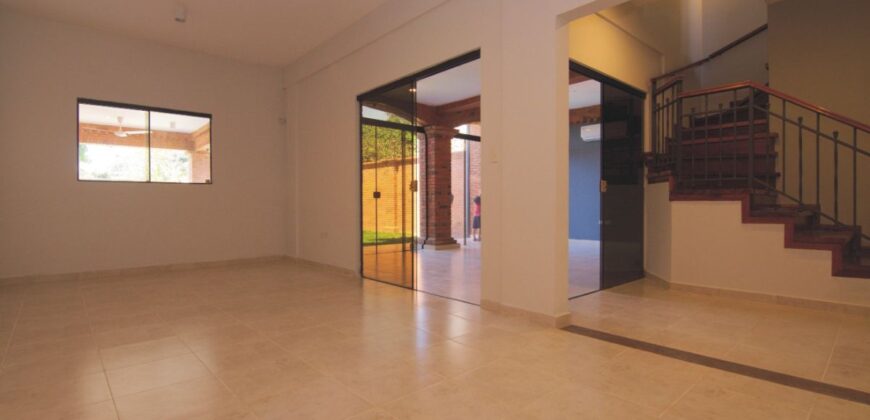 0764 RESIDENCIA A ESTRENAR, BARRIO MBOCAYATY