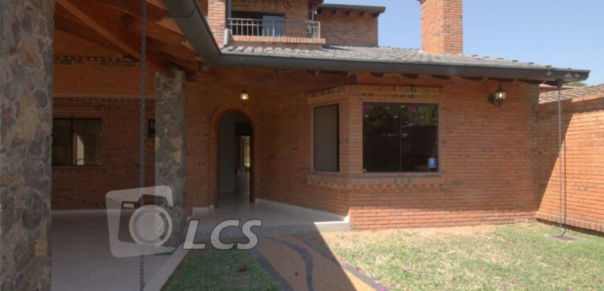 0764 RESIDENCIA A ESTRENAR, BARRIO MBOCAYATY