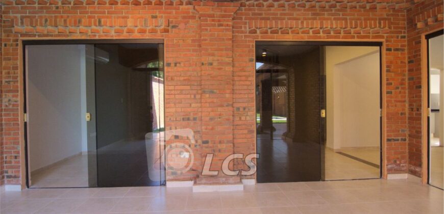 0764 RESIDENCIA A ESTRENAR, BARRIO MBOCAYATY