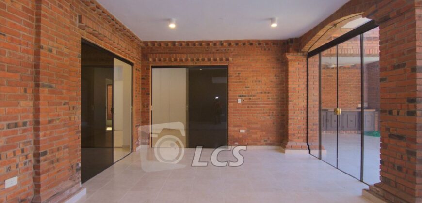 0764 RESIDENCIA A ESTRENAR, BARRIO MBOCAYATY