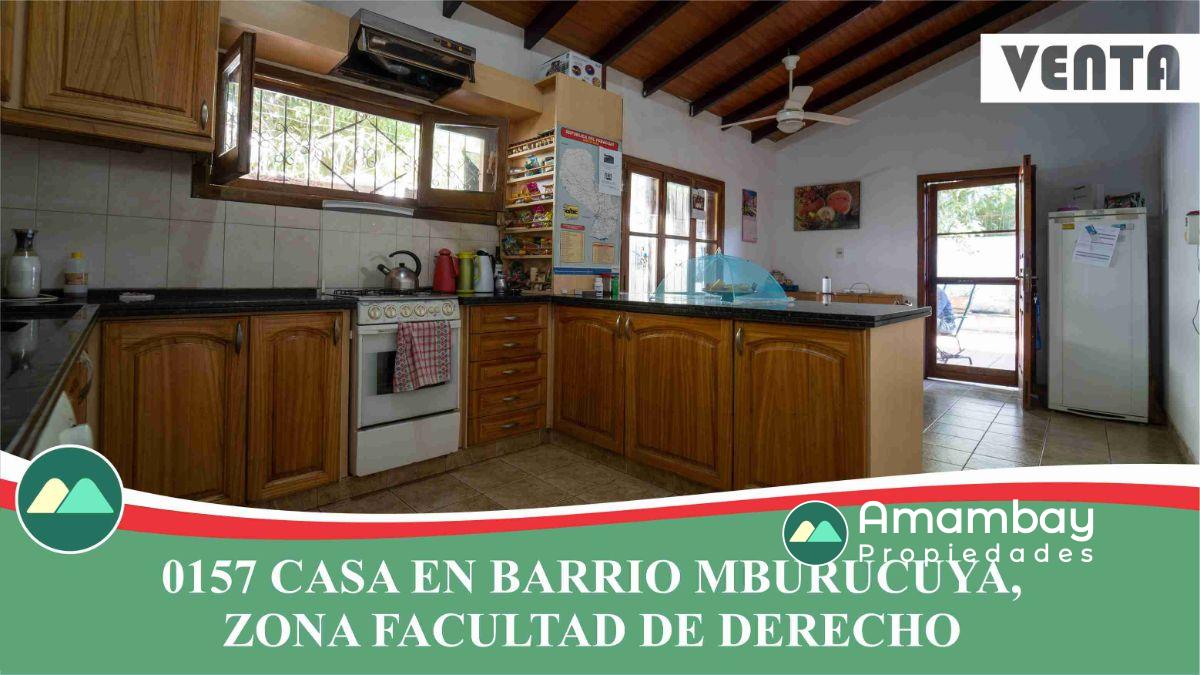 0157 CASA EN BARRIO MBURUCUYA, ZONA FACULTAD DE DERECHO 