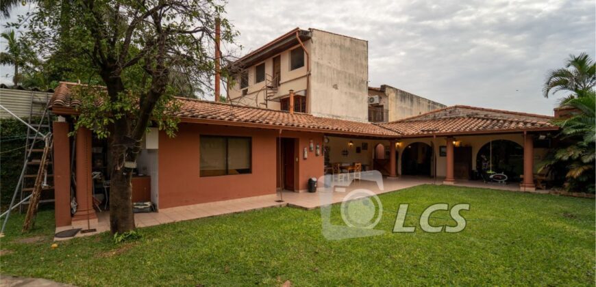 0154 CASA EN BARRIO MARISCAL ESTIGARRIBIA, ZONA PLAZA PEDRO JUAN CABALLERO