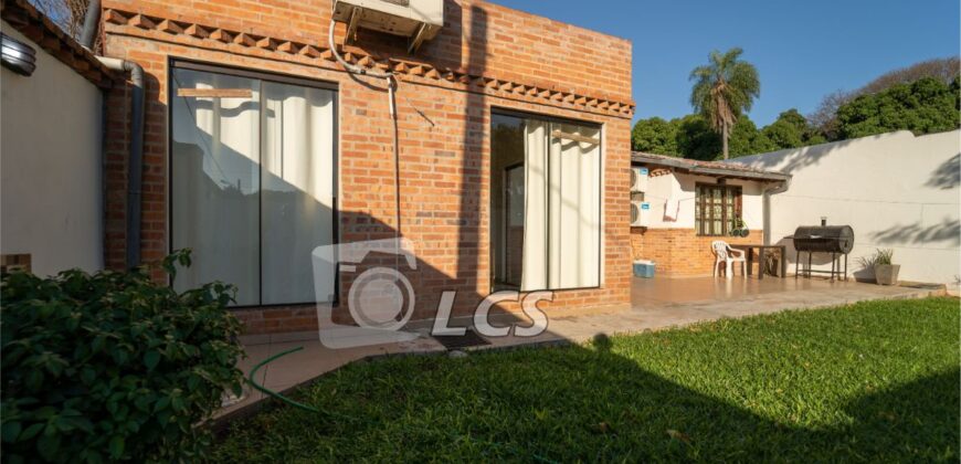 0165 CASA EN BARRIO SANTA ANA, ZONA UNIVERSIDAD CATÓLICA