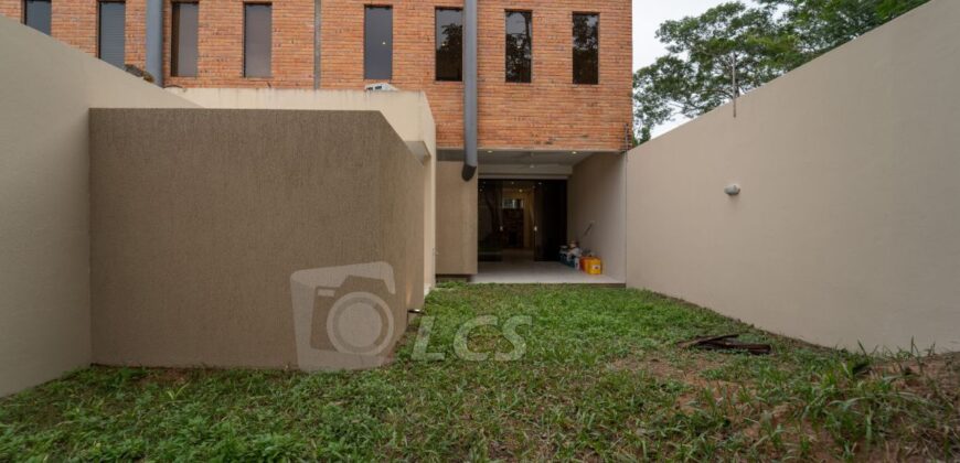 A0184 ALQUILO DUPLEX EN LAMBARE, ZONA EX HOSPITAL DEL CORAZÓN