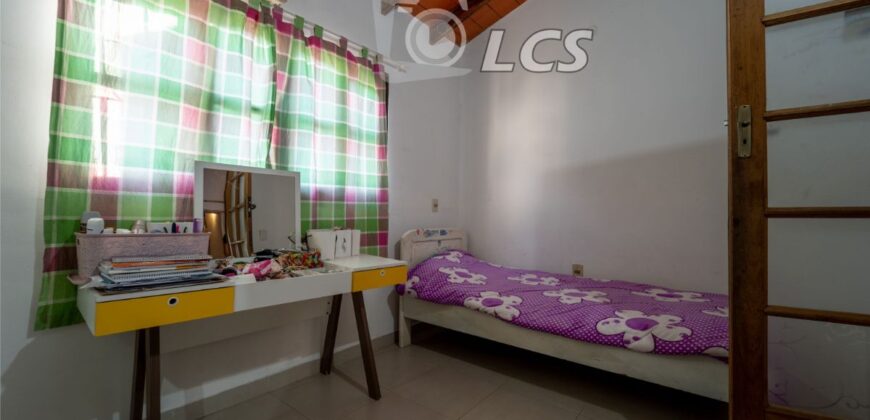 0165 CASA EN BARRIO SANTA ANA, ZONA UNIVERSIDAD CATÓLICA