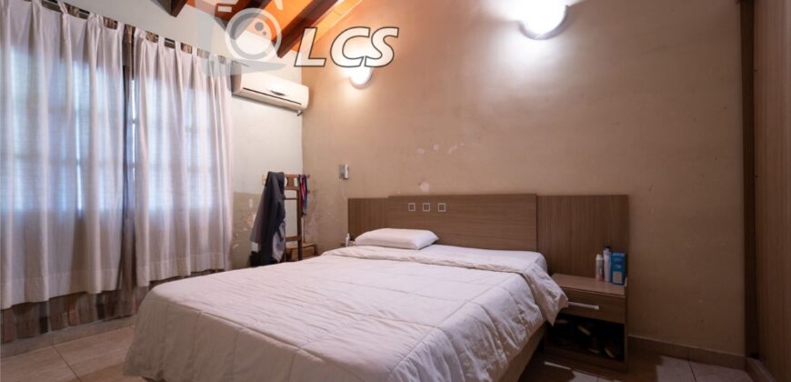0165 CASA EN BARRIO SANTA ANA, ZONA UNIVERSIDAD CATÓLICA