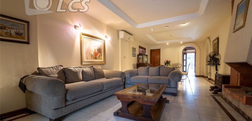 0154 CASA EN BARRIO MARISCAL ESTIGARRIBIA, ZONA PLAZA PEDRO JUAN CABALLERO