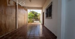 0157 CASA EN BARRIO MBURUCUYA, ZONA FACULTAD DE DERECHO 