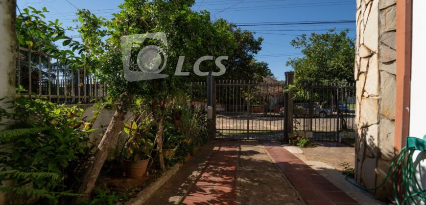 0157 CASA EN BARRIO MBURUCUYA, ZONA FACULTAD DE DERECHO 