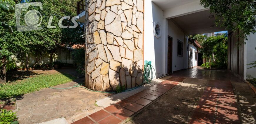 0157 CASA EN BARRIO MBURUCUYA, ZONA FACULTAD DE DERECHO 