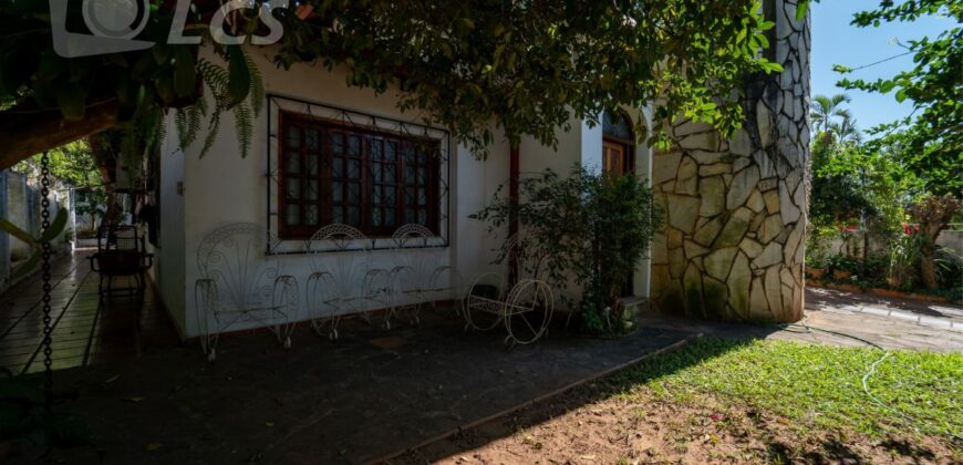 0157 CASA EN BARRIO MBURUCUYA, ZONA FACULTAD DE DERECHO 