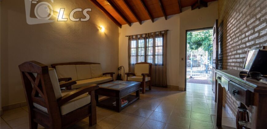 0165 CASA EN BARRIO SANTA ANA, ZONA UNIVERSIDAD CATÓLICA
