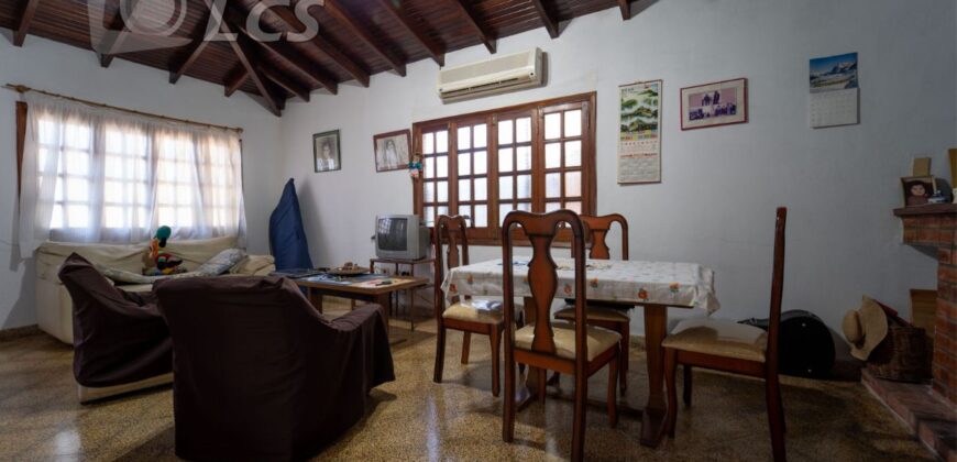 0157 CASA EN BARRIO MBURUCUYA, ZONA FACULTAD DE DERECHO 