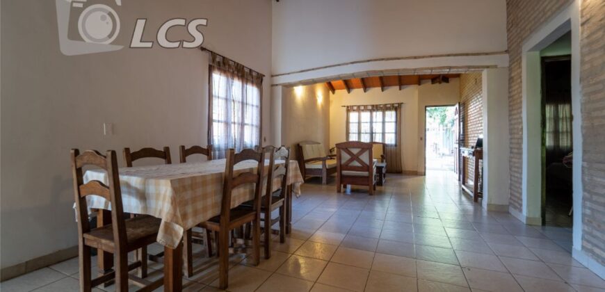 0165 CASA EN BARRIO SANTA ANA, ZONA UNIVERSIDAD CATÓLICA