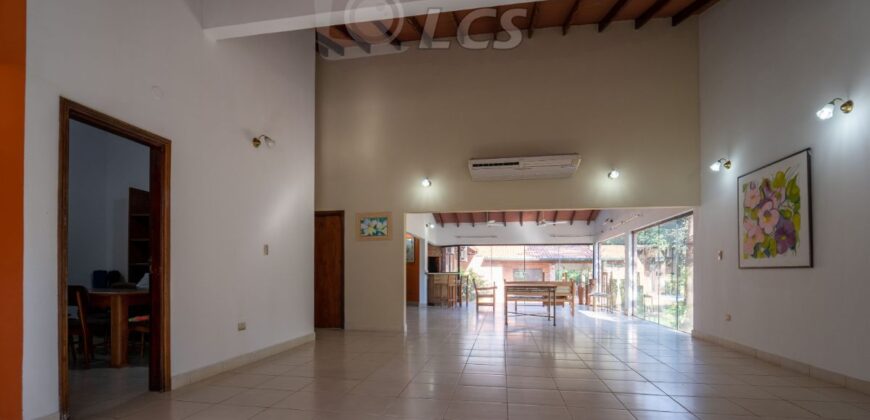 A0198 ALQUILO CASA EN LAMBARÉ, CONDOMINIO PLAZA DE LOS MANGOS