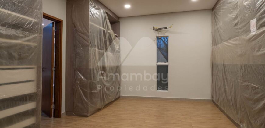 0193 RESIDENCIA EN LAMBARÉ, BARRIO PARQUES DEL YACHT