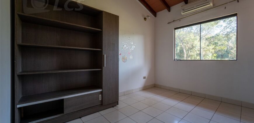 A0198 ALQUILO CASA EN LAMBARÉ, CONDOMINIO PLAZA DE LOS MANGOS