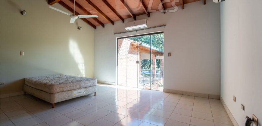 A0198 ALQUILO CASA EN LAMBARÉ, CONDOMINIO PLAZA DE LOS MANGOS